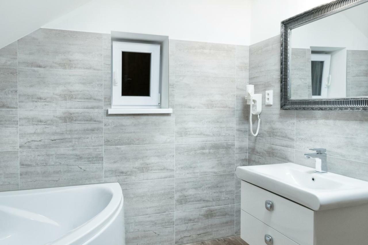 مارتون Villa Centrum Apartmany S Ranajkami A Saunou المظهر الخارجي الصورة