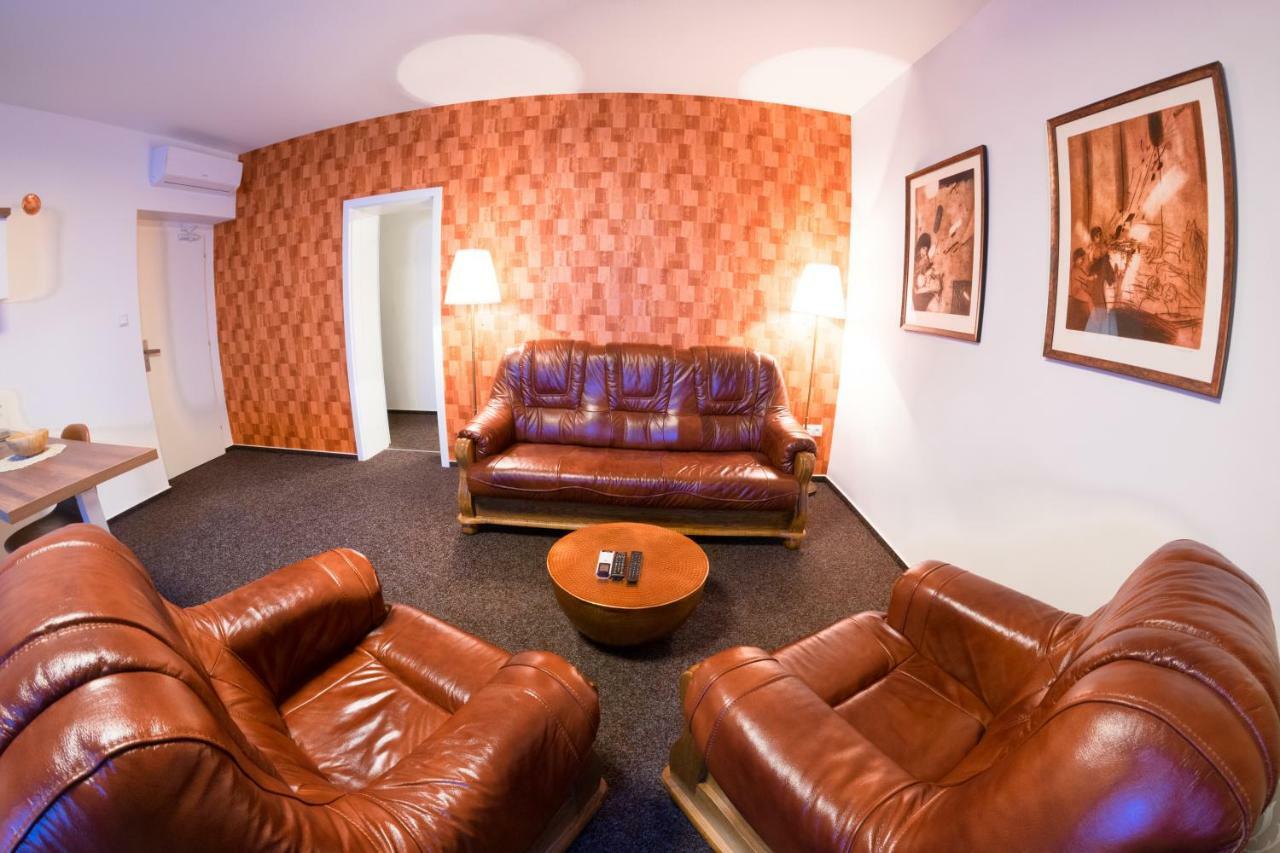 مارتون Villa Centrum Apartmany S Ranajkami A Saunou المظهر الخارجي الصورة