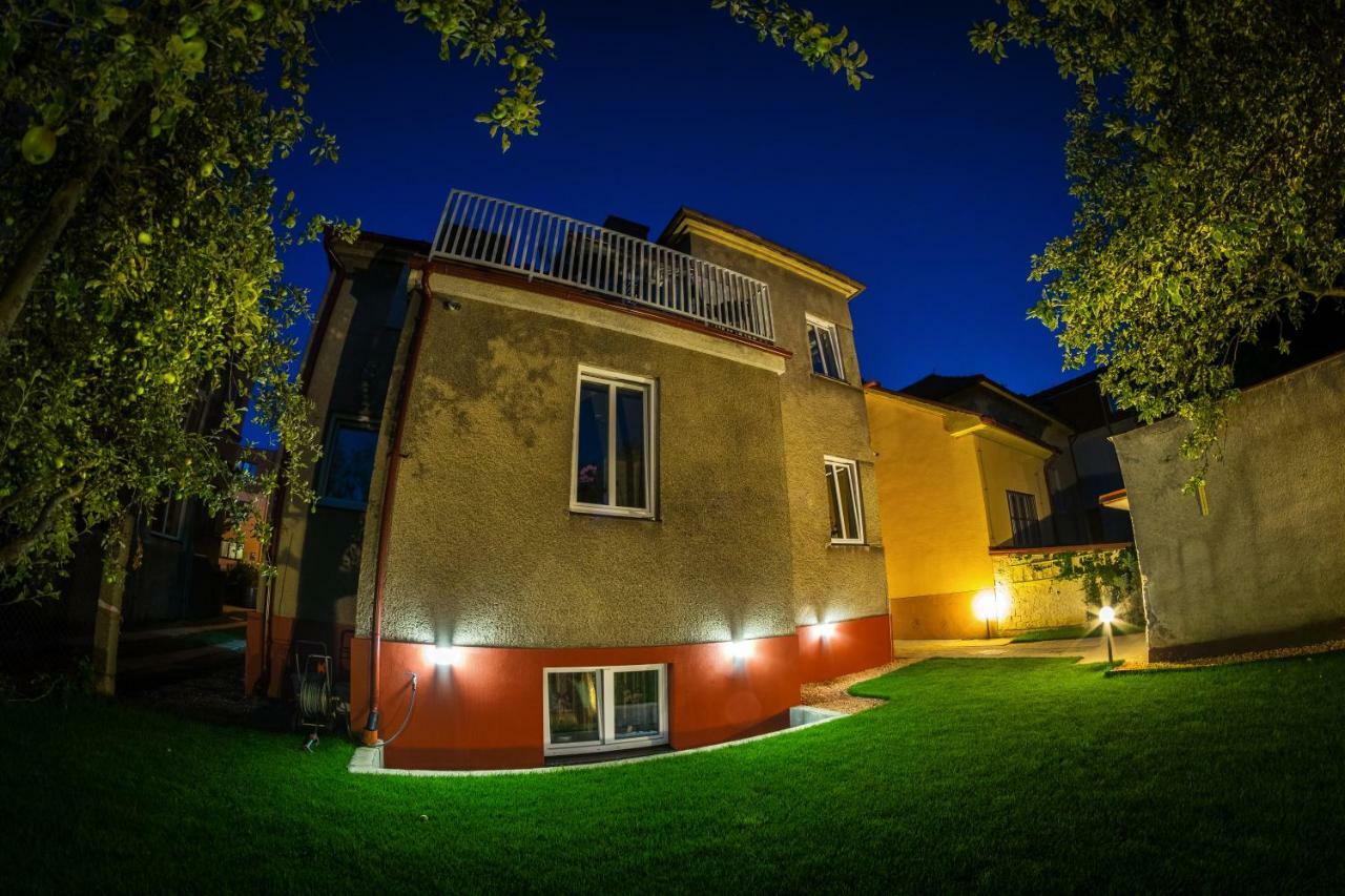 مارتون Villa Centrum Apartmany S Ranajkami A Saunou المظهر الخارجي الصورة